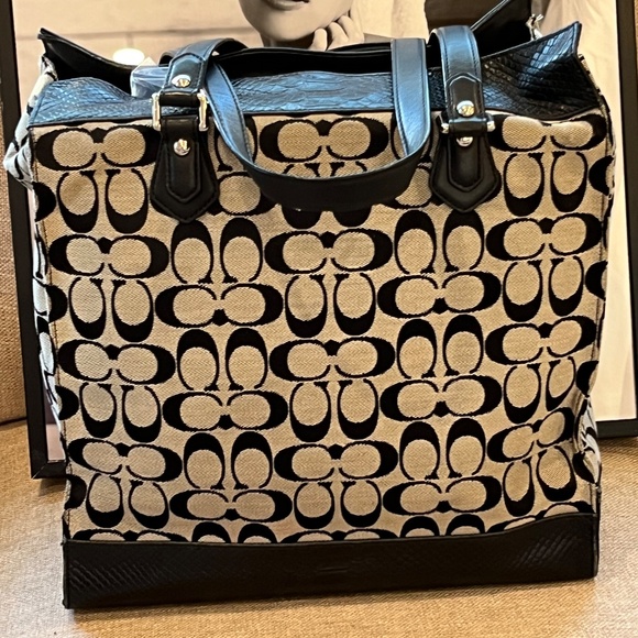 COACH 🎁Charlie Signature Python Shoulder Bag Tote Front Pocket EUC VINTAGE - Picture 10 of 16